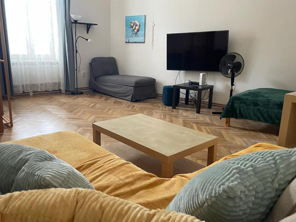 Apartment Green House - Old Town Bratislava Oda fotoğraf